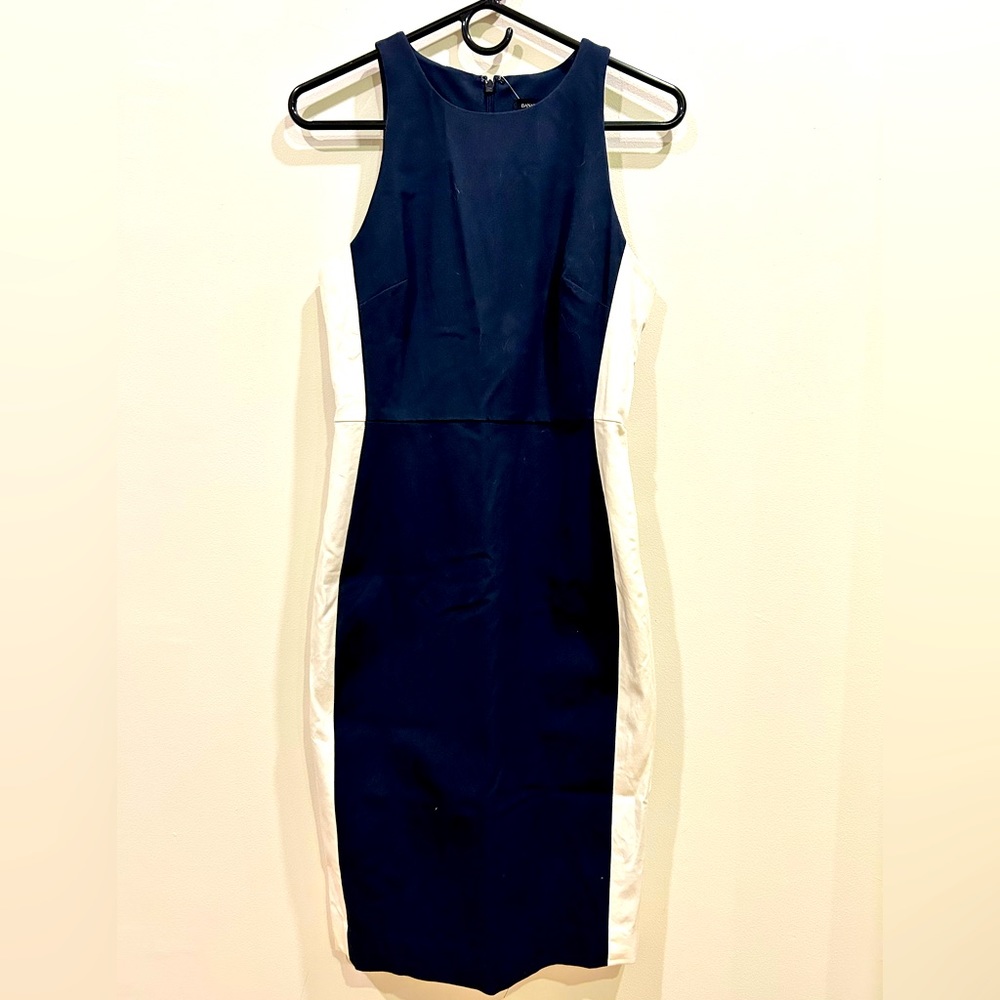 Women’s Banana Republic navy and white fitted work dress. Size 4